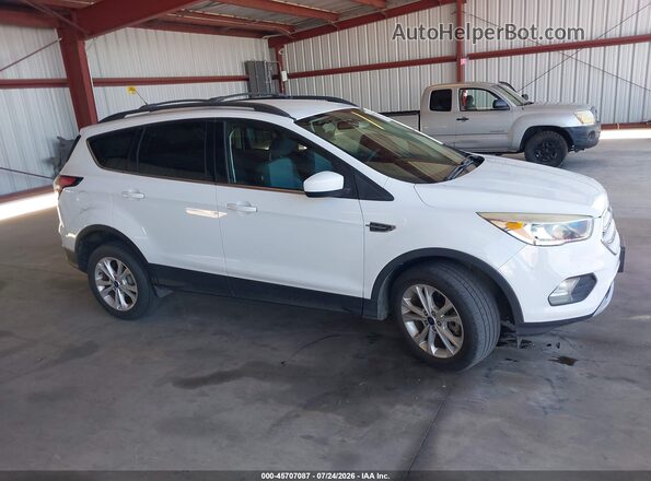 1FMCU9GD3JUA97876 2018 FORD ESCAPE White Widok wnętrza z tyłu