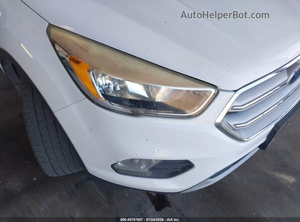 1FMCU9GD3JUA97876 2018 FORD ESCAPE White Widok z przodu