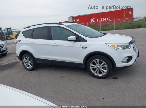 1FMCU9GD3JUB73080 2018 FORD ESCAPE Белый Вид задней части салона