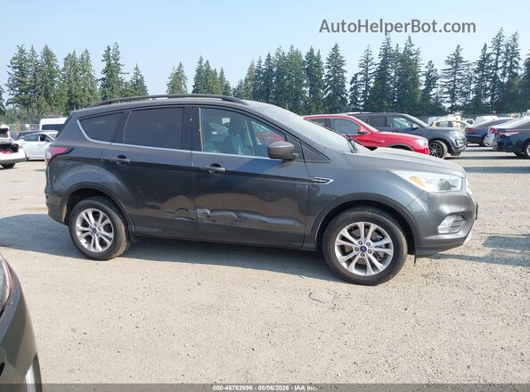 1FMCU9GD3JUC90867 2018 FORD ESCAPE Gray Vista interior trasera