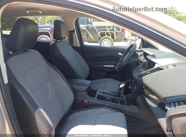 1FMCU9GD3KUB97686 2019 FORD ESCAPE Silver Вид салону спереду