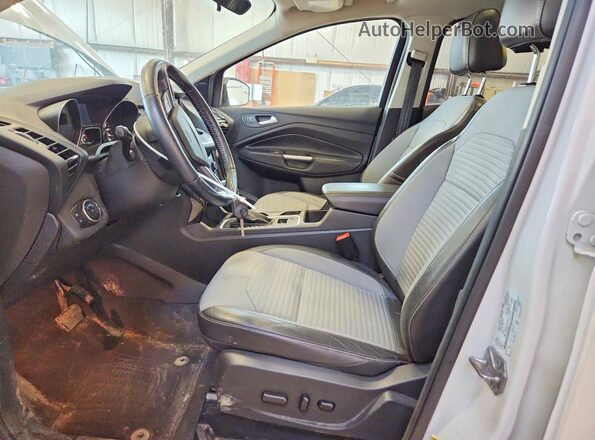 1FMCU9GD4HUA43433 2017 FORD ESCAPE Белый Вид салона спереди