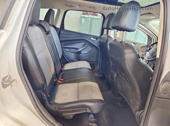 1FMCU9GD4HUA43433 2017 FORD ESCAPE Белый Вид задней части салона