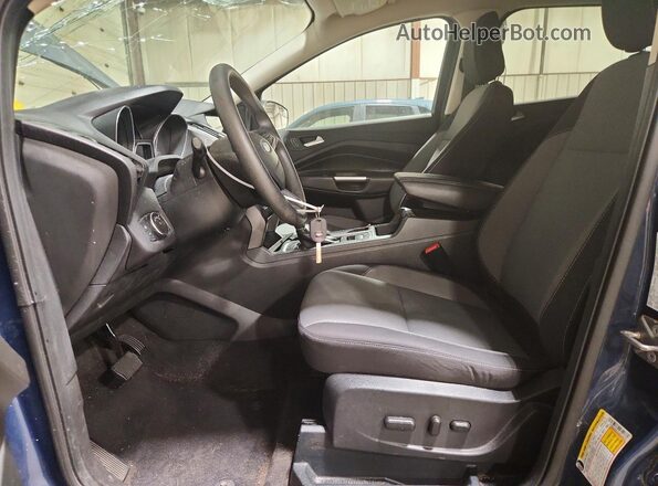 1FMCU9GD4JUB34675 2018 FORD ESCAPE Синий Вид салона спереди