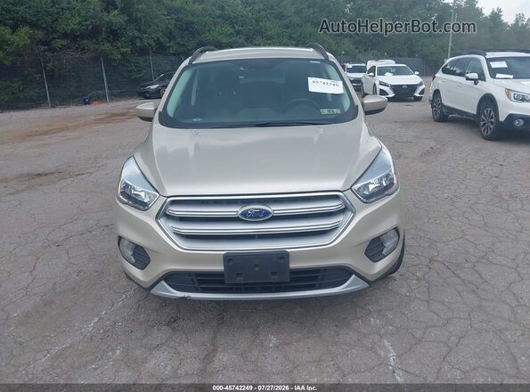1FMCU9GD4JUC84012 2018 FORD ESCAPE Gold Widok zestawu wskaźników