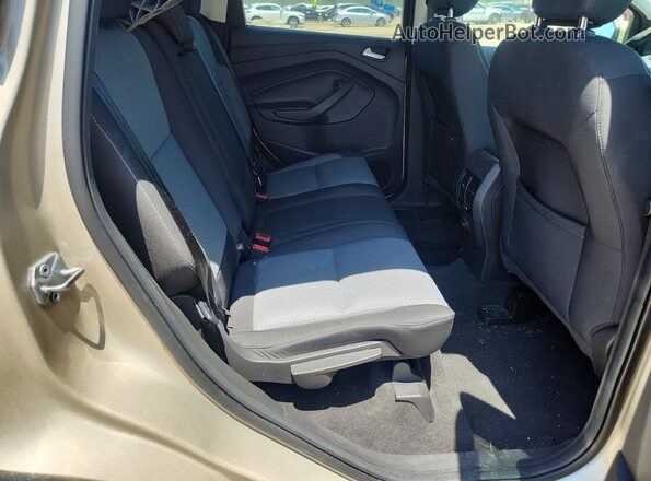 1FMCU9GD4JUC84348 2018 FORD ESCAPE Beige Widok tylnych siedzeń