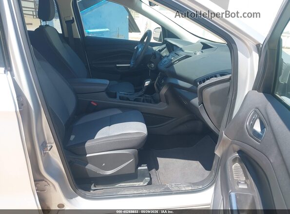 1FMCU9GD4JUD08549 2018 FORD ESCAPE Серебряный Вид салона спереди
