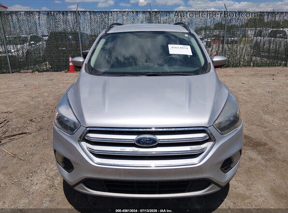 1FMCU9GD4JUD29076 2018 FORD ESCAPE Silver Widok z przodu