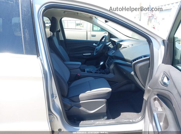 1FMCU9GD4KUA65813 2019 FORD ESCAPE Серебряный Вид салона спереди