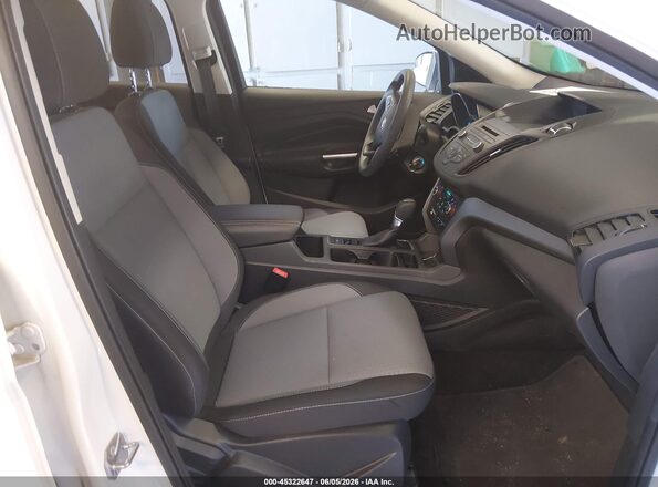 1FMCU9GD5HUD44504 2017 FORD ESCAPE Белый Вид салона спереди