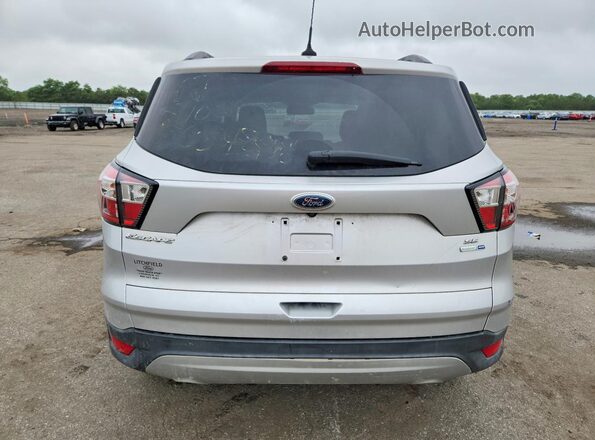 1FMCU9GD5JUB57964 2018 FORD ESCAPE Серебряный Вид сзади
