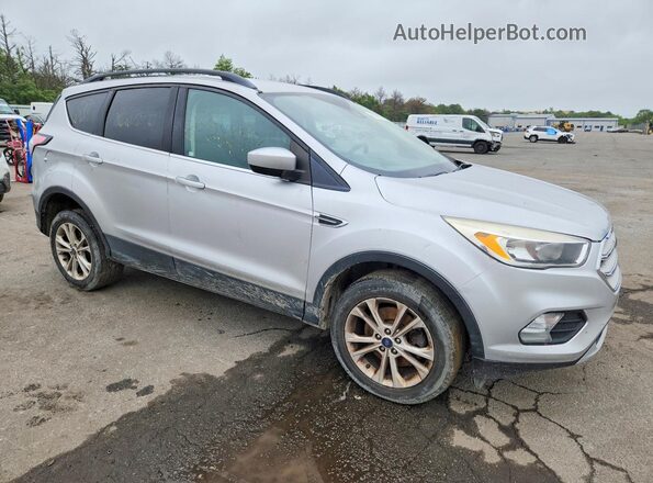 1FMCU9GD5JUB57964 2018 FORD ESCAPE Серебряный Передняя правая четверть