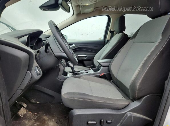 1FMCU9GD5JUB57964 2018 FORD ESCAPE Серебряный Вид салона спереди