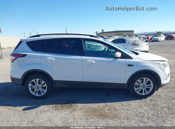 1FMCU9GD6JUA32326 2018 FORD ESCAPE White Widok wnętrza z tyłu