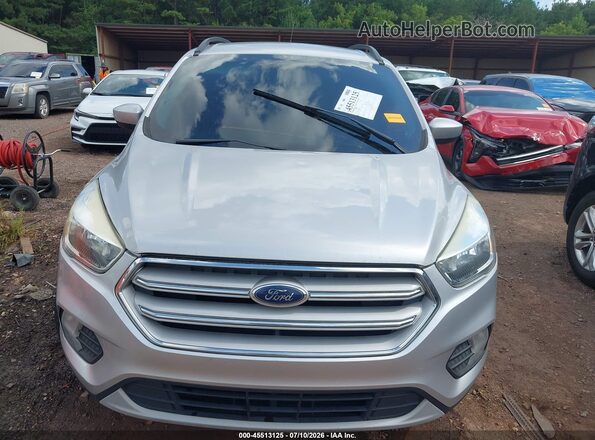 1FMCU9GD6JUB26741 2018 FORD ESCAPE Silver Widok z przodu