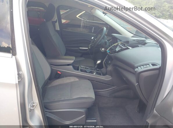 1FMCU9GD6JUB26741 2018 FORD ESCAPE Silver Widok wnętrza z przodu