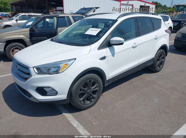 1FMCU9GD6JUB27078 2018 FORD ESCAPE White Vista tres cuartos delantera izquierda