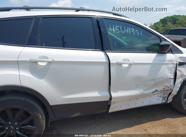 1FMCU9GD7HUA79357 2017 FORD ESCAPE White Widok z przodu