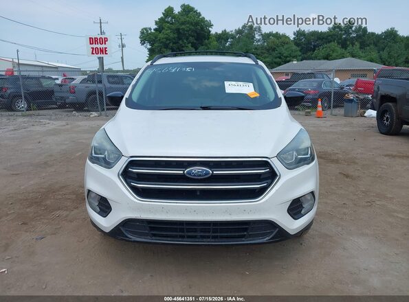 1FMCU9GD7HUA79357 2017 FORD ESCAPE White Widok wnętrza z tyłu