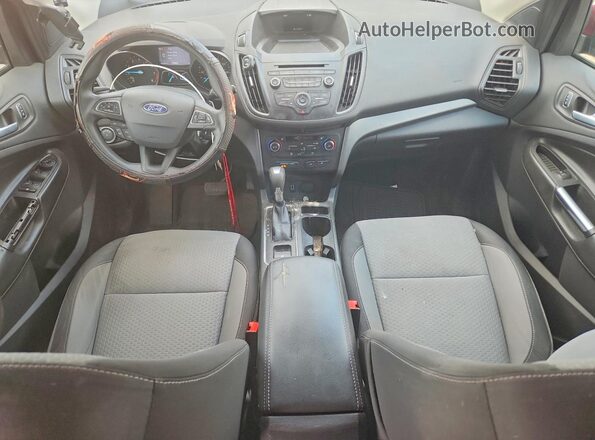 1FMCU9GD7HUC19925 2017 FORD ESCAPE Red Widok deski rozdzielczej