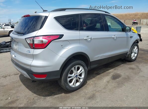 1FMCU9GD7JUA10805 2018 FORD ESCAPE Серебряный Задняя правая четверть