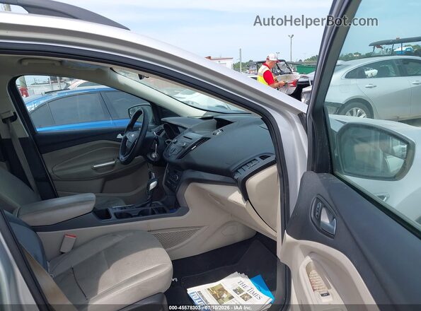 1FMCU9GD7JUA86735 2018 FORD ESCAPE Silver Front interior view