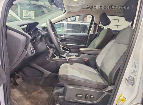 1FMCU9GD7JUB18356 2018 FORD ESCAPE Белый Вид салона спереди