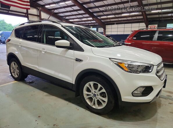 1FMCU9GD7JUB18356 2018 FORD ESCAPE Белый Передняя правая четверть