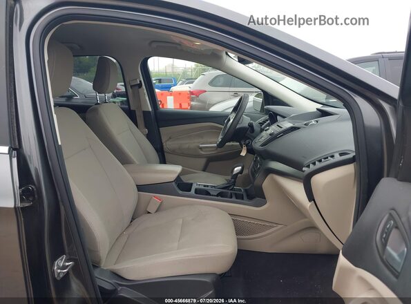 1FMCU9GD7JUB29387 2018 FORD ESCAPE Gray Front interior view