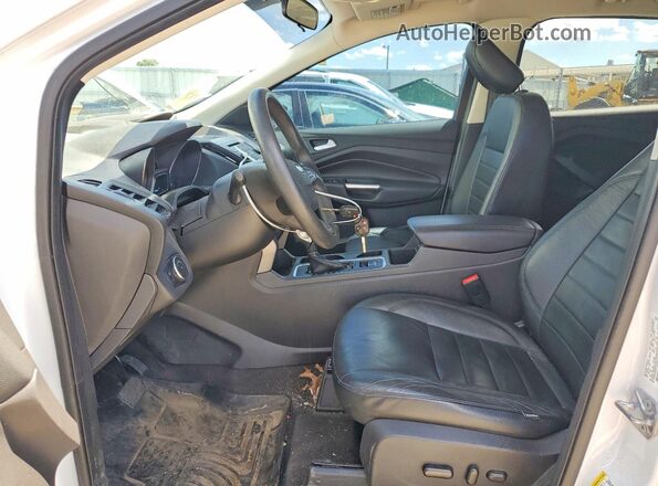 1FMCU9GD7JUC05318 2018 FORD ESCAPE Белый Вид салона спереди