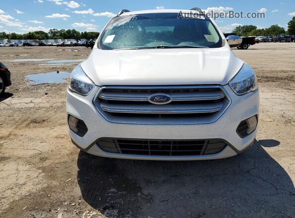 1FMCU9GD7JUC05318 2018 FORD ESCAPE Белый Вид спереди
