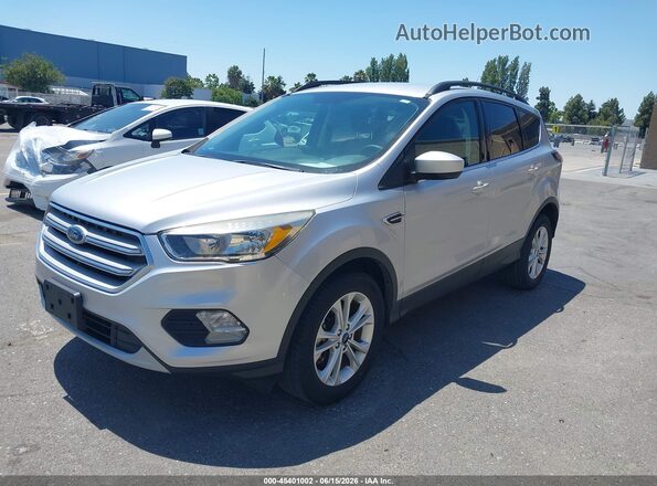 1FMCU9GD7JUD08769 2018 FORD ESCAPE Silver წინა მარცხენა ხედი სამი მეოთხედიდან