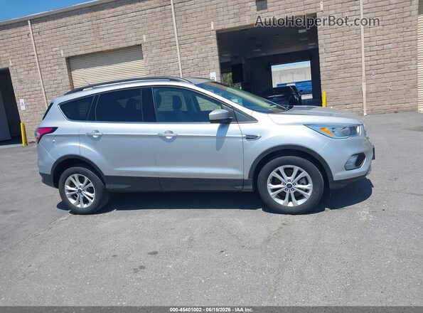 1FMCU9GD7JUD08769 2018 FORD ESCAPE Silver უკანა სალონის ხედი