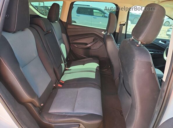 1FMCU9GD7KUB29570 2019 FORD ESCAPE White Widok wnętrza z tyłu