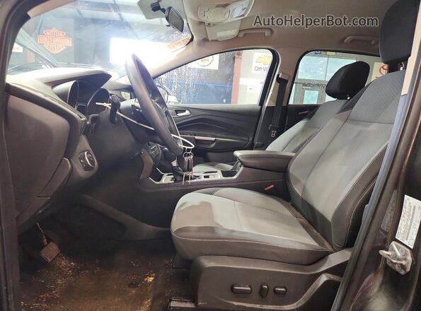 1FMCU9GD8HUB94372 2017 FORD ESCAPE Серый Вид салона спереди
