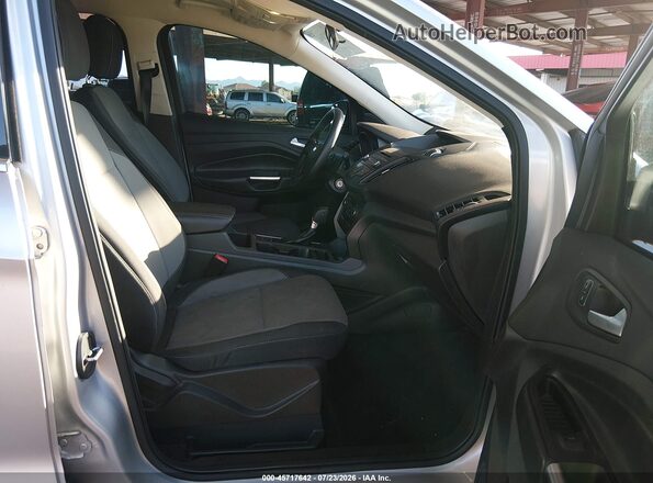 1FMCU9GD8HUE18529 2017 FORD ESCAPE Silver Вид салону спереду