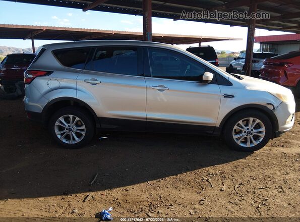 1FMCU9GD8HUE18529 2017 FORD ESCAPE Silver Вид задньої частини салону