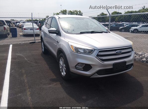 1FMCU9GD8HUE49148 2017 FORD ESCAPE Silver Widok z przodu