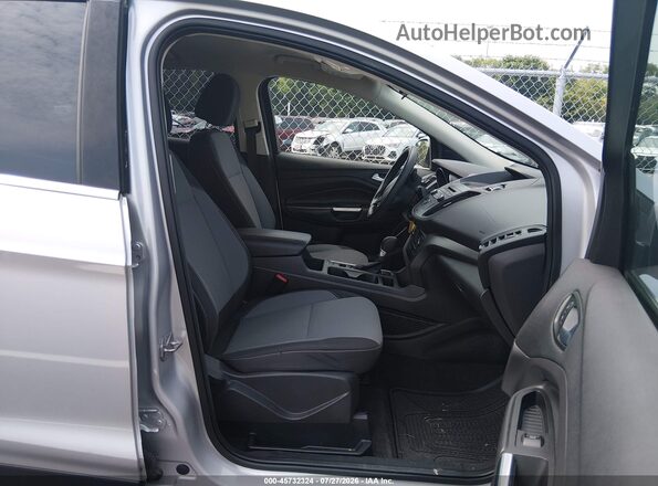 1FMCU9GD8HUE49148 2017 FORD ESCAPE Silver Widok wnętrza z przodu