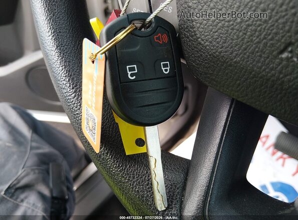 1FMCU9GD8HUE49148 2017 FORD ESCAPE Silver Widok deski rozdzielczej
