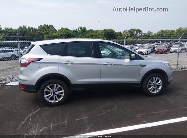 1FMCU9GD8HUE49148 2017 FORD ESCAPE Silver Widok wnętrza z tyłu