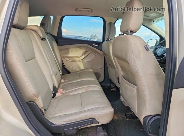 1FMCU9GD8JUA66378 2018 FORD ESCAPE Beige Widok tylnych siedzeń