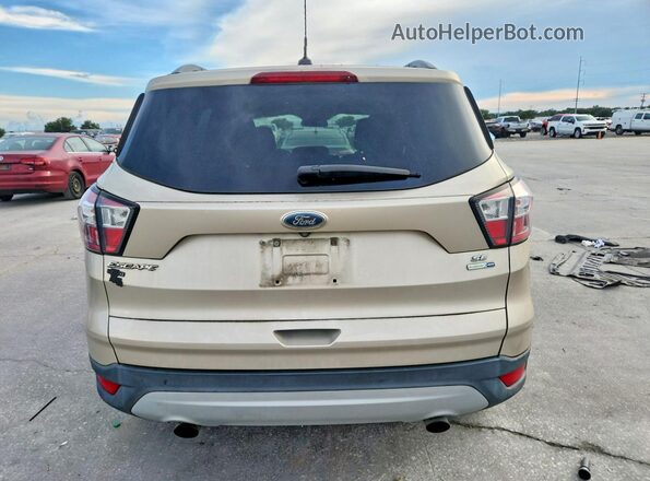 1FMCU9GD8JUA66378 2018 FORD ESCAPE Beige Widok z tyłu