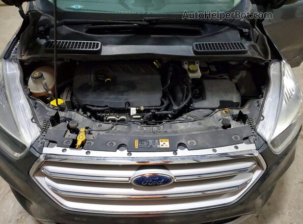 1FMCU9GD8JUB06877 2018 FORD ESCAPE Gray Vista del compartimento del motor