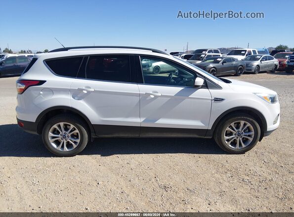 1FMCU9GD8JUD08750 2018 FORD ESCAPE Белый Вид задней части салона