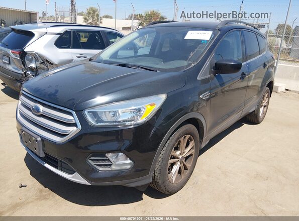 1FMCU9GD8JUD12457 2018 FORD ESCAPE Black Առջևի ձախ երեք քառորդ տեսարան