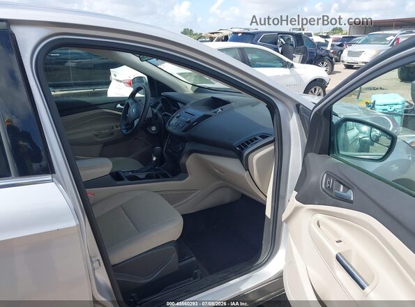 1FMCU9GD9HUB52860 2017 FORD ESCAPE Silver Front interior view