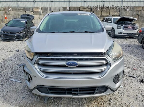 1FMCU9GD9HUC39254 2017 FORD ESCAPE Silver Widok z przodu
