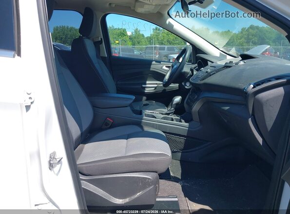 1FMCU9GD9JUA10904 2018 FORD ESCAPE Белый Вид салона спереди