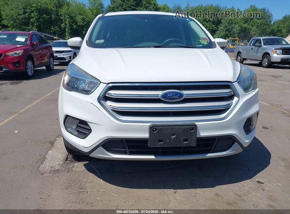 1FMCU9GD9JUA10904 2018 FORD ESCAPE Белый Вид спереди